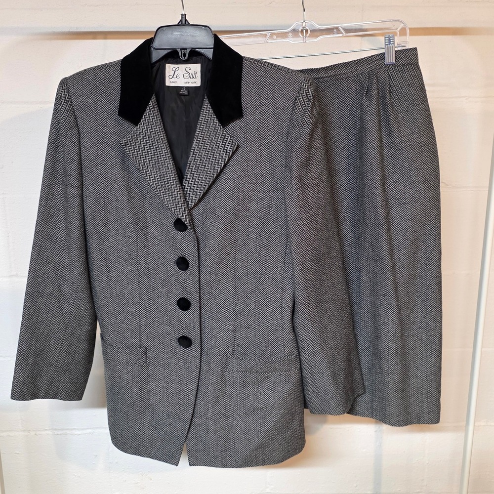 Vintage Le Suit Women 12 Grey Herringbone Skirt Suit Black Velvet Collar Buttons